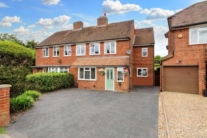 Rose Avenue, Hazlemere HP15 4 bed semidetached house for sale £675,000