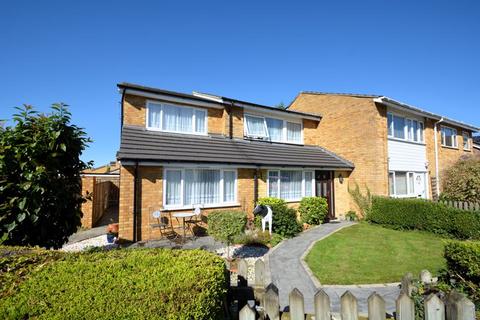6 Estover Way, Chinnor, OX39 4TE