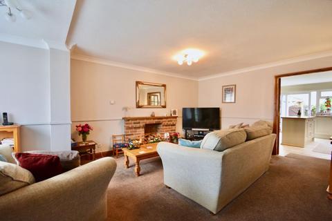 6 Estover Way, Chinnor, OX39 4TE