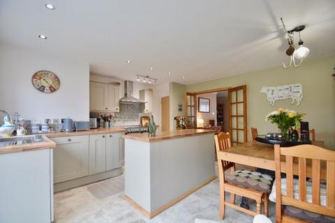 6 Estover Way, Chinnor, OX39 4TE