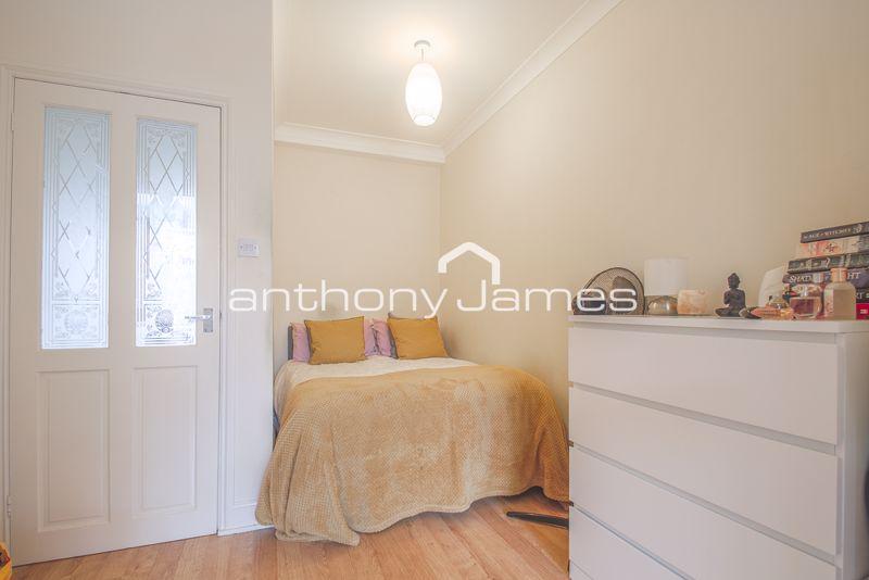 Lingfield Crescent, London SE9 1 bed flat £1,100 pcm (£254 pw)