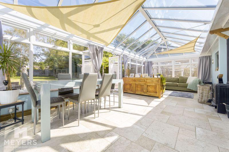 Dales Drive, Colehill, Wimborne, BH21 4 bed bungalow £475,000