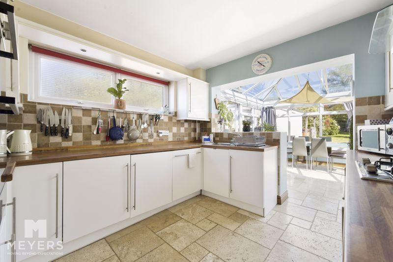 Dales Drive, Colehill, Wimborne, BH21 4 bed bungalow £475,000