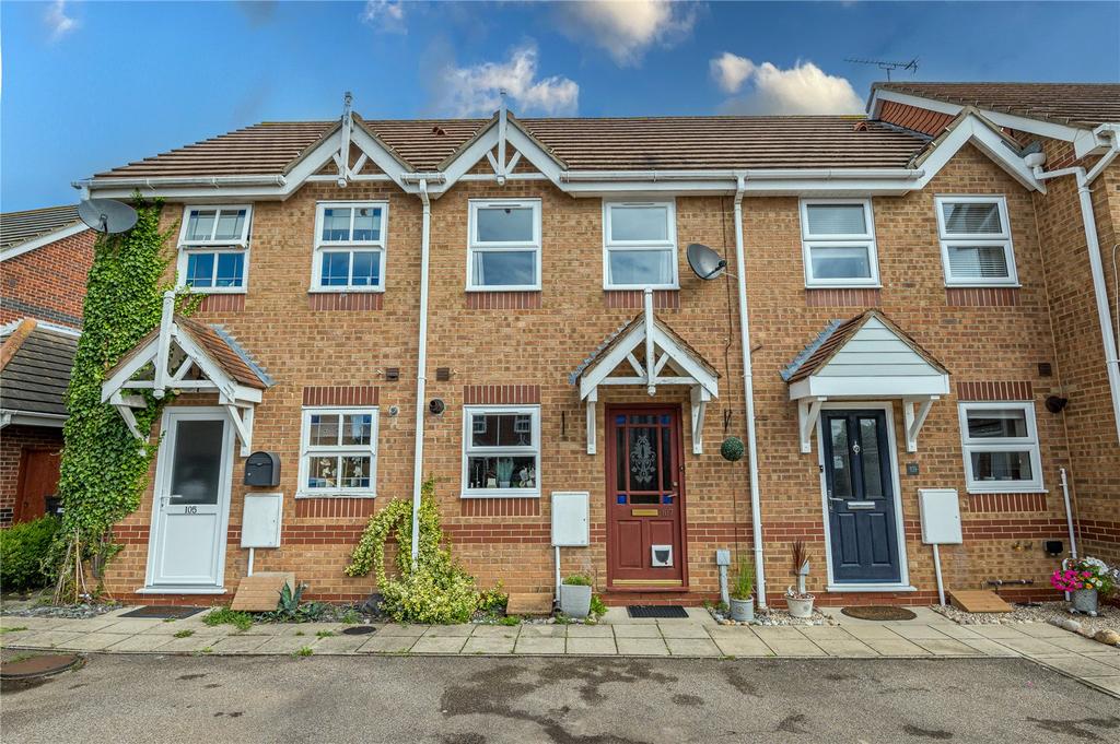 Alexandra Road, Great Wakering, Essex, SS3 2 bed terraced house £300,000