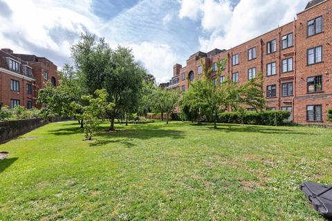 4 bedroom semi-detached house for sale - Manor Fields, Putney Hill SW15