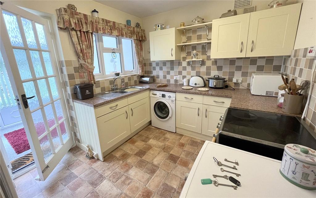 Forest Way, Highcliffe, Christchurch, Dorset, BH23 2 bed bungalow for