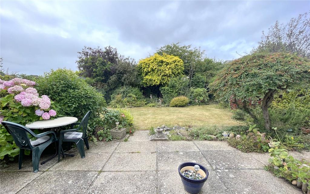 Forest Way, Highcliffe, Christchurch, Dorset, BH23 2 bed bungalow for