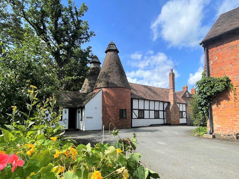 Slatch Farm, The Oast House, Ledbury, Herefordshire, HR8 2 bed terraced