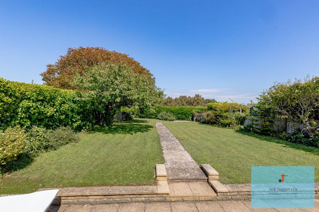 Longhill Road, Ovingdean, Brighton, BN2 3 bed semidetached bungalow