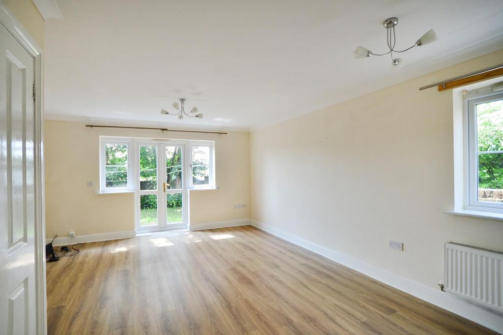 Sitting/dining room