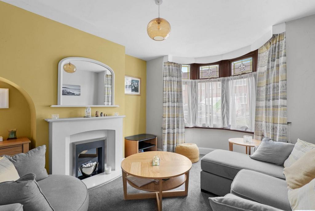 Hartland Avenue, Coventry CV2 3 bed end of terrace house £210,000