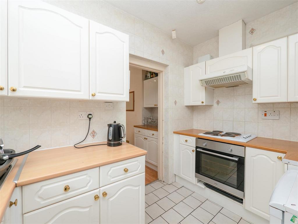 Kitchen 2.jpg