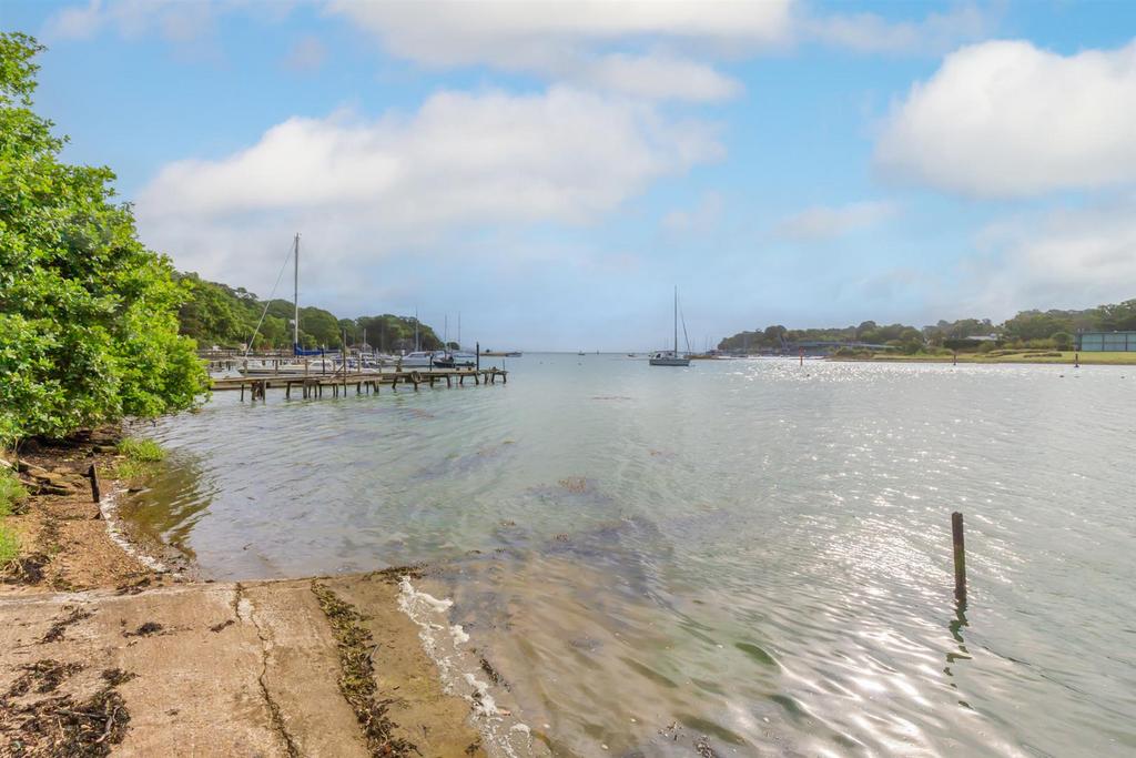 Wootton Bridge, Isle of Wight 4 bed house for sale £650,000