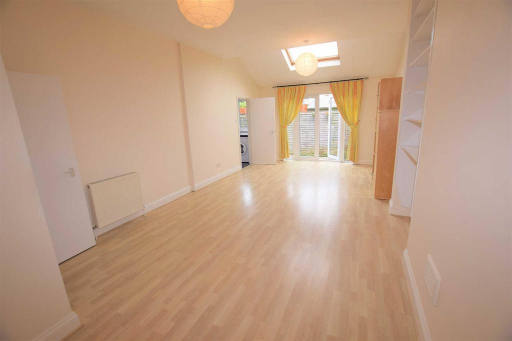Audley Road, Hendon 2 bed flat £1,800 pcm (£415 pw)