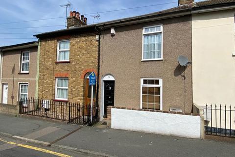 2 bedroom terraced house to rent, Trafalgar Road, Gravesend