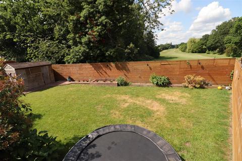 8 Ashley Close, London, NW4 1PH