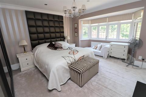 8 Ashley Close, London, NW4 1PH