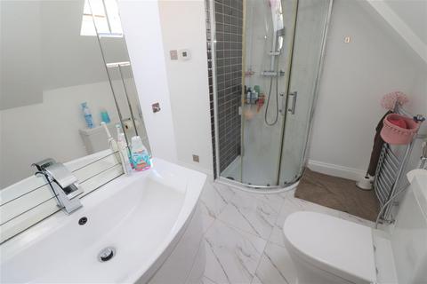 8 Ashley Close, London, NW4 1PH