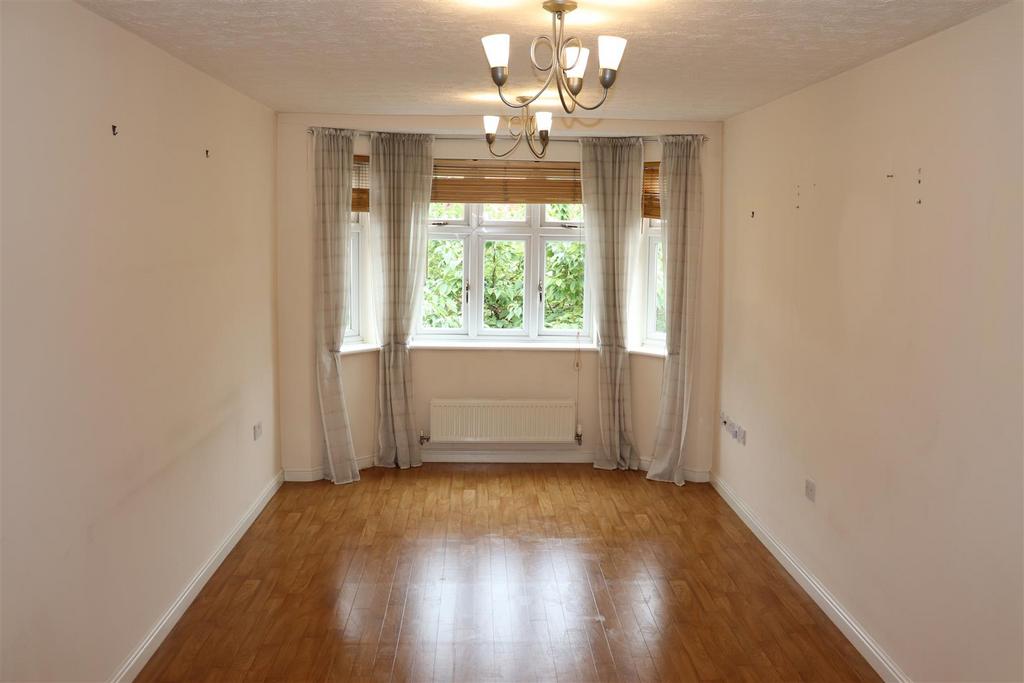 The Briars, Aldridge 2 bed apartment £750 pcm (£173 pw)