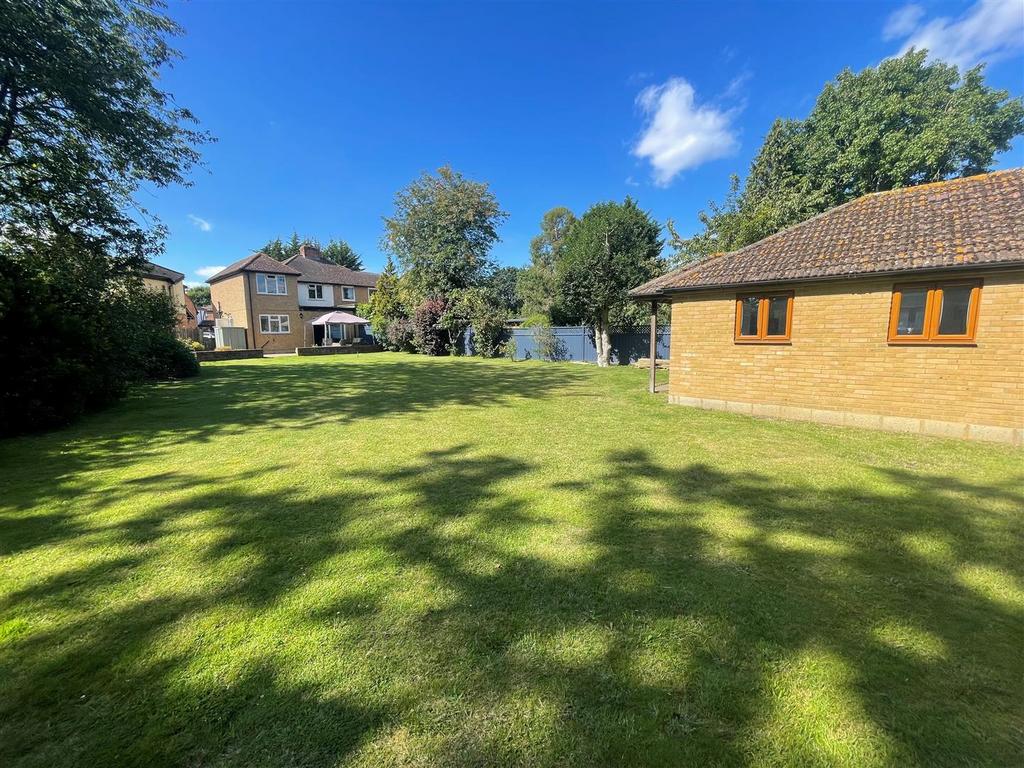 Burwood Close, Hersham, WaltonOnThames 3 bed semidetached house for sale £750,000