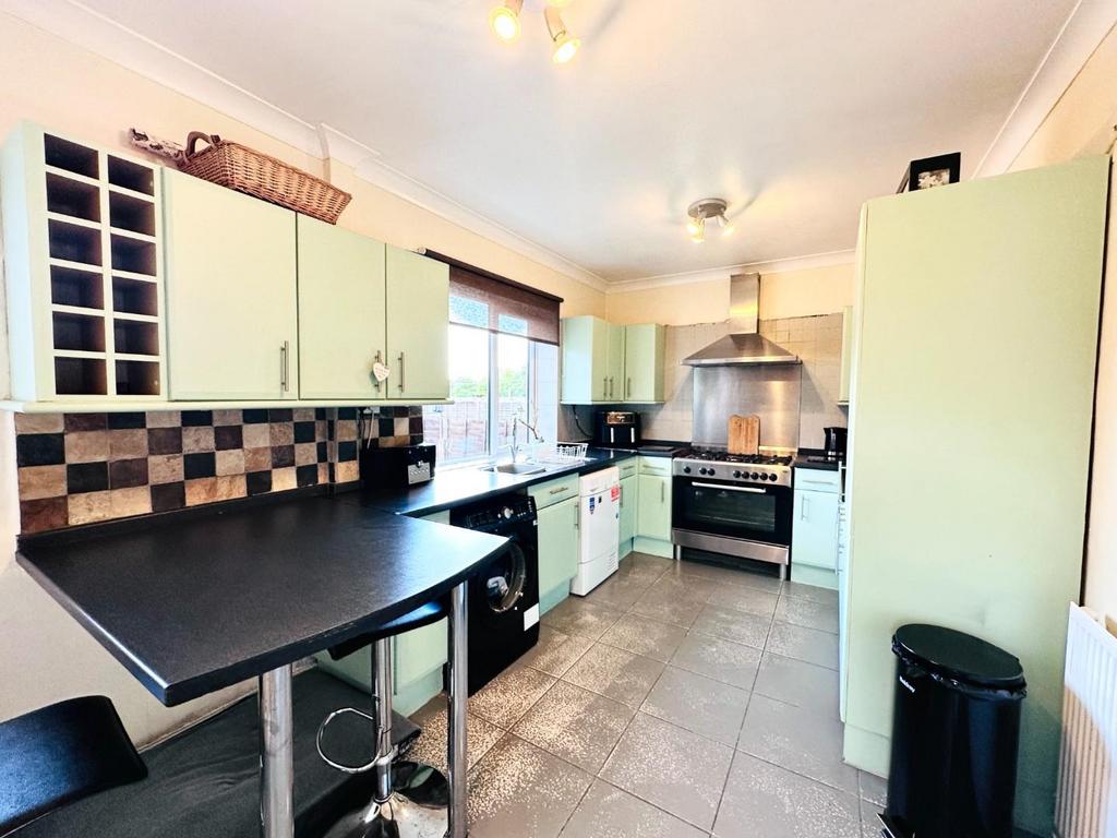 Auster Bank Road, Tadcaster 3 bed semidetached house for sale £230,000