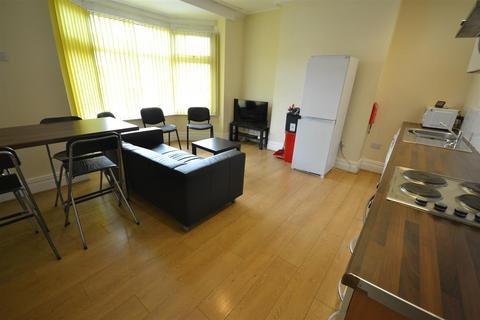 3 bedroom terraced house for sale, East Park Road, Leicester