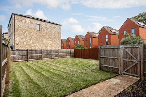 18 Crawford Crescent, Coulsdon, CR5 3GL