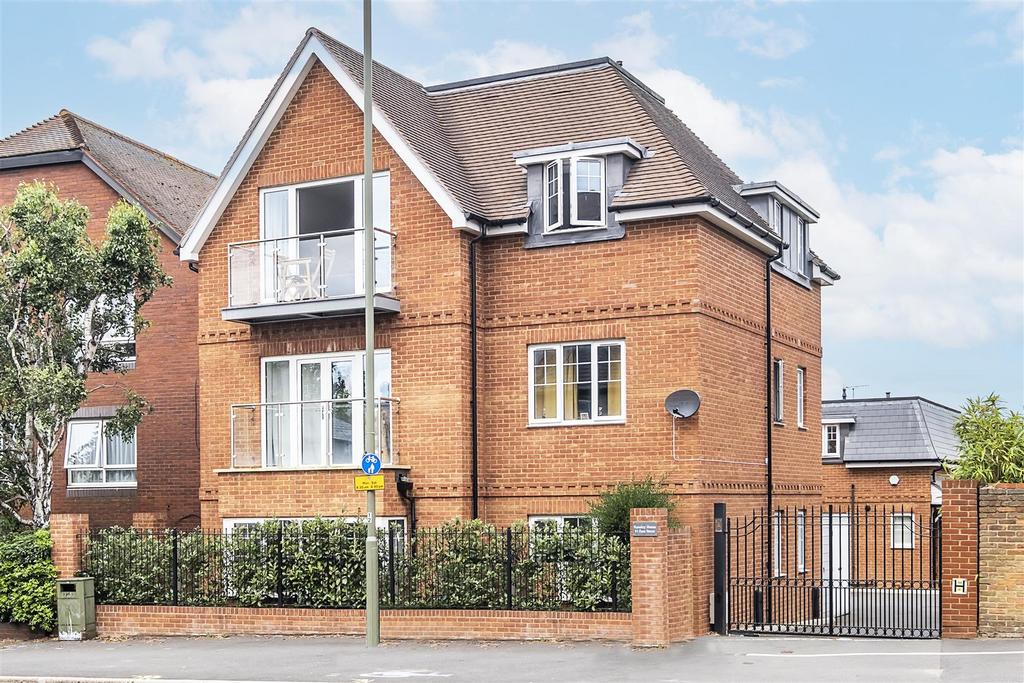 91 East Street, Epsom 2 bed flat for sale £375,000