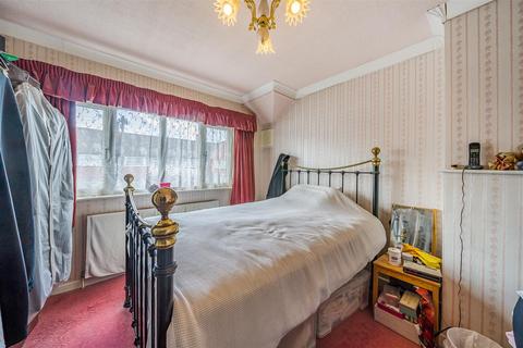 54 Limes Avenue, Carshalton, SM5 2AF