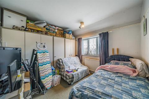 54 Limes Avenue, Carshalton, SM5 2AF