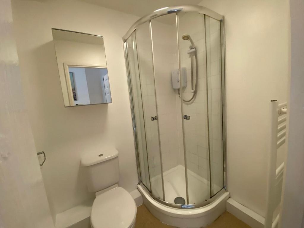 Greenheys bathroom.jpg