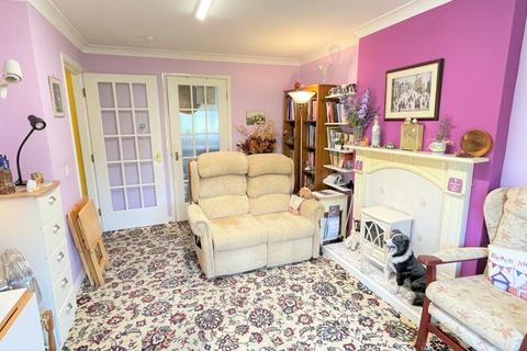2 bedroom bungalow for sale, Maes Berllan, Craig y Don, Llandudno
