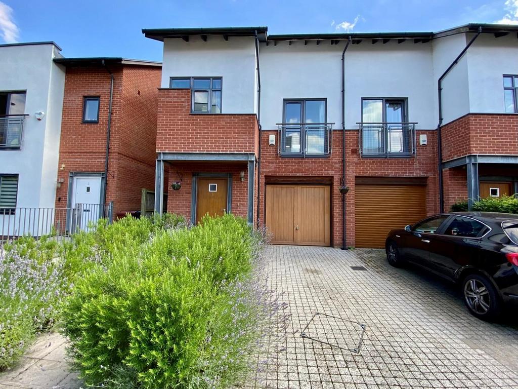 Clearwater Drive, West Didsbury 3 bed semidetached house for sale £