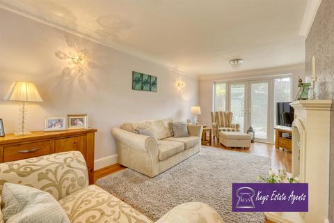 6 Terry Close, Stoke-on-trent, ST3 6NS