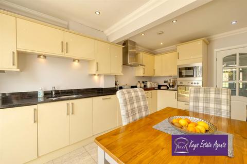 6 Terry Close, Stoke-on-trent, ST3 6NS