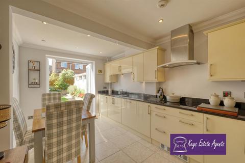 6 Terry Close, Stoke-on-trent, ST3 6NS