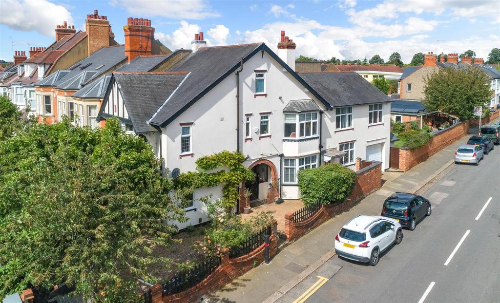 Park Avenue North, Northampton 5 bed end of terrace house for sale £