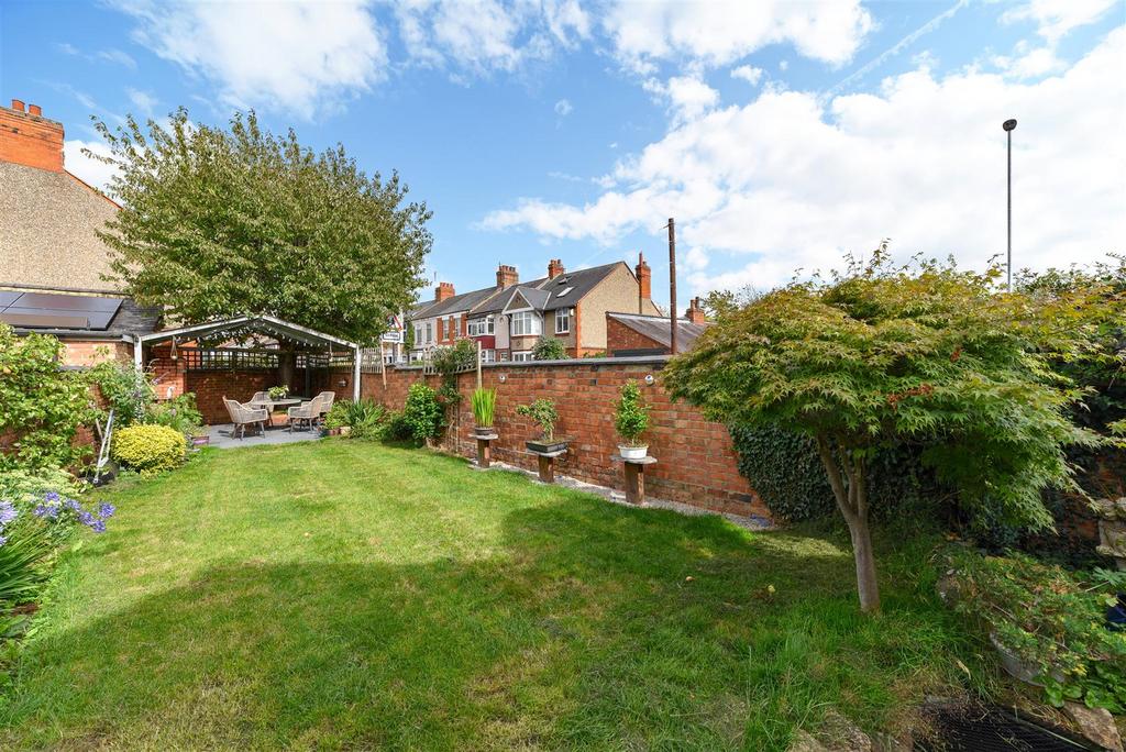 Park Avenue North, Northampton 5 bed end of terrace house for sale £