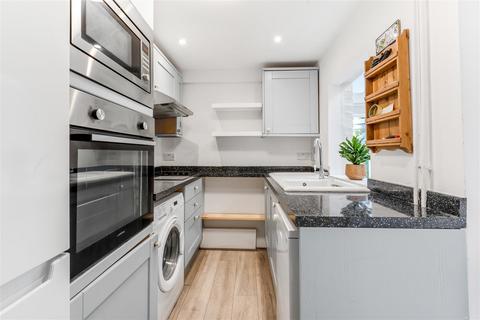 10 Helena Road, Windsor, SL4 1JN