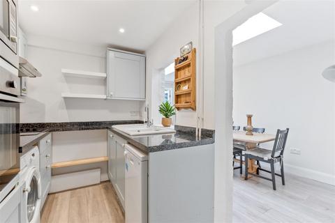 10 Helena Road, Windsor, SL4 1JN
