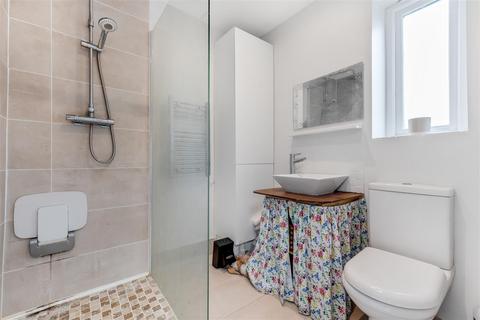 10 Helena Road, Windsor, SL4 1JN