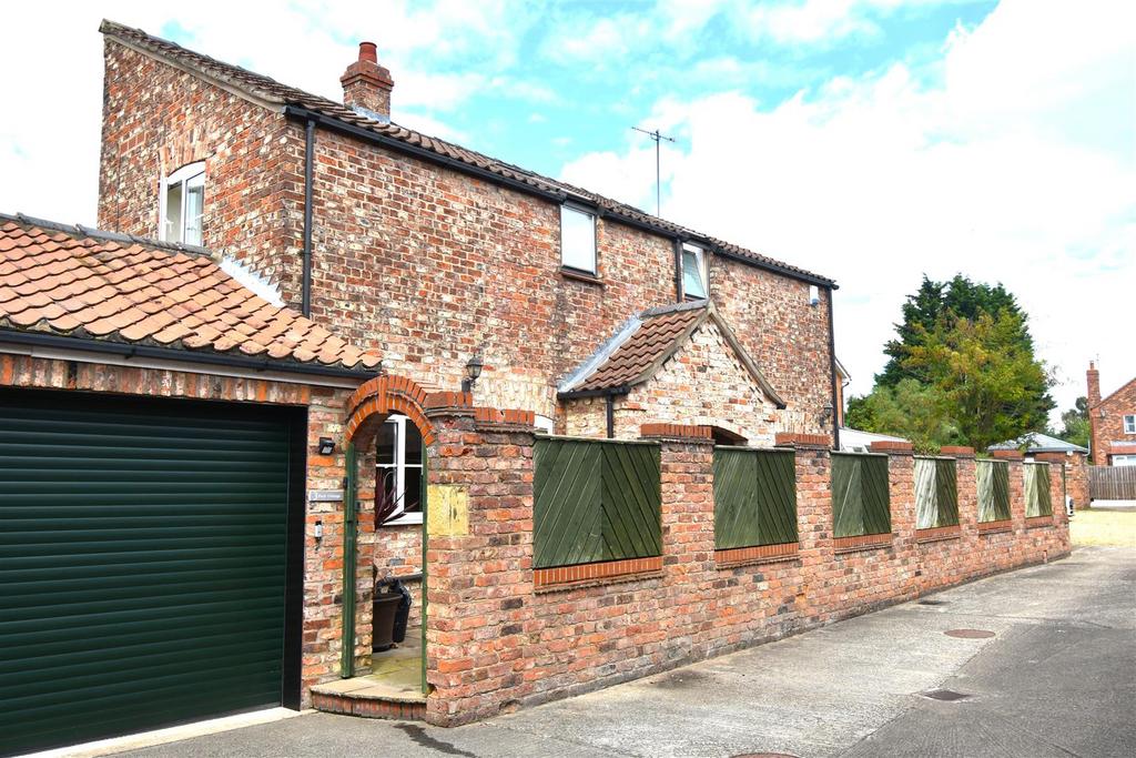 Clifton Green, York 2 bed house £1,100 pcm (£254 pw)