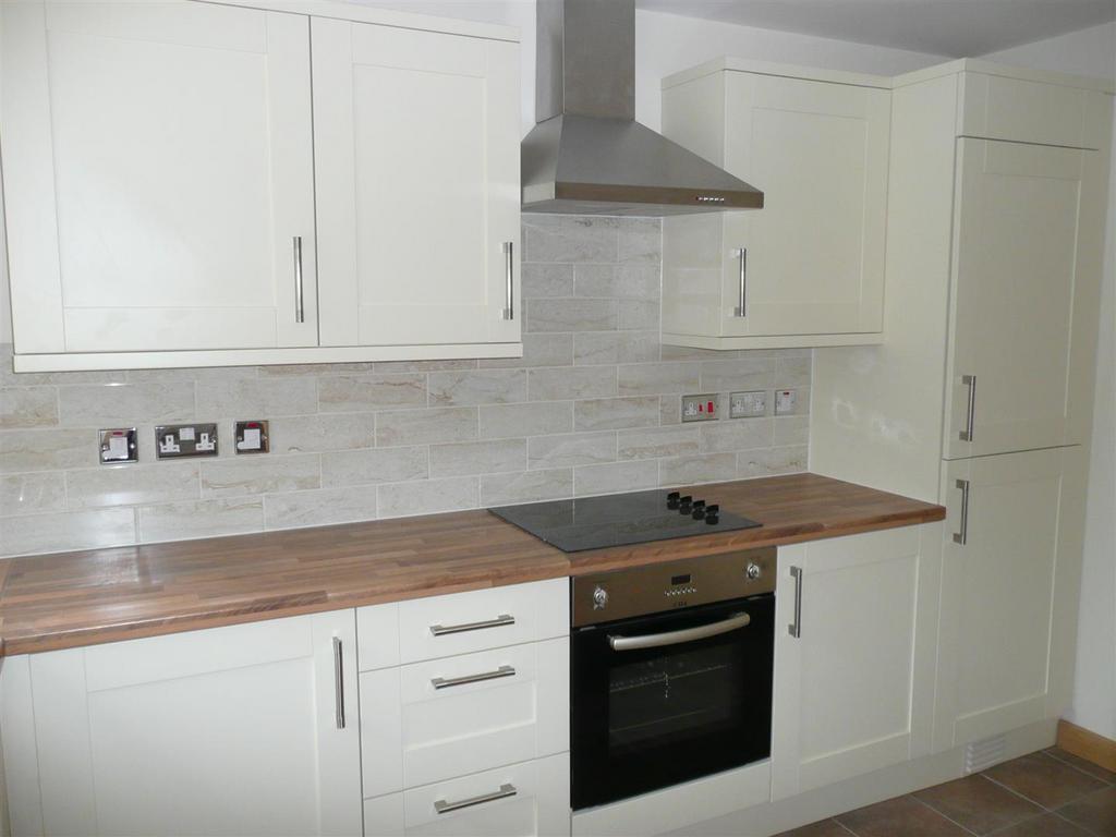 Gable Crest, Stibbs Hill, Bristol 2 bed apartment - £1,050 pcm (£242 pw)