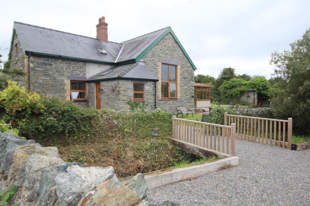 Lon Bach, Caergeiliog, Holyhead 4 bed detached house for sale £625,000