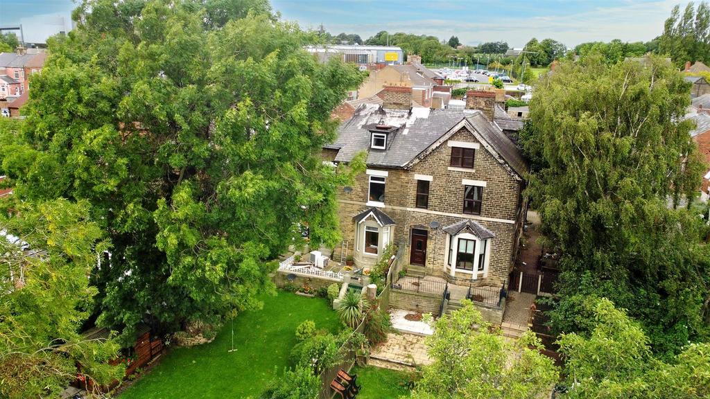Vernon Street, Hoyland, Barnsley S74 9EG 6 bed semidetached house for