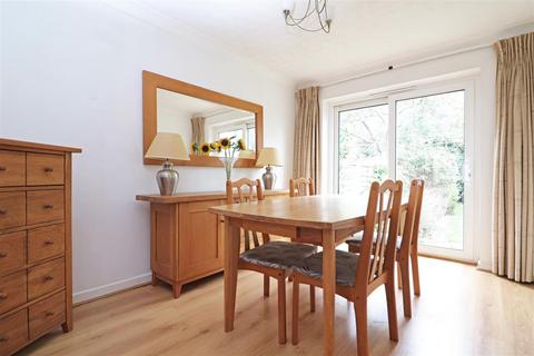 19 Brooklands Way, Redhill, RH1 2BN