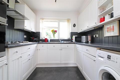 19 Brooklands Way, Redhill, RH1 2BN