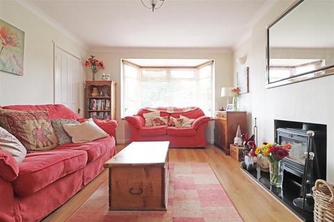 19 Brooklands Way, Redhill, RH1 2BN