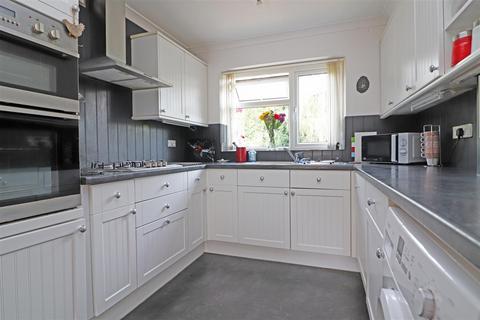 19 Brooklands Way, Redhill, RH1 2BN