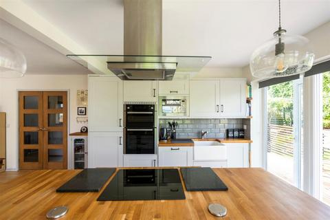 26 Batts Hill, Reigate, RH2 0LT